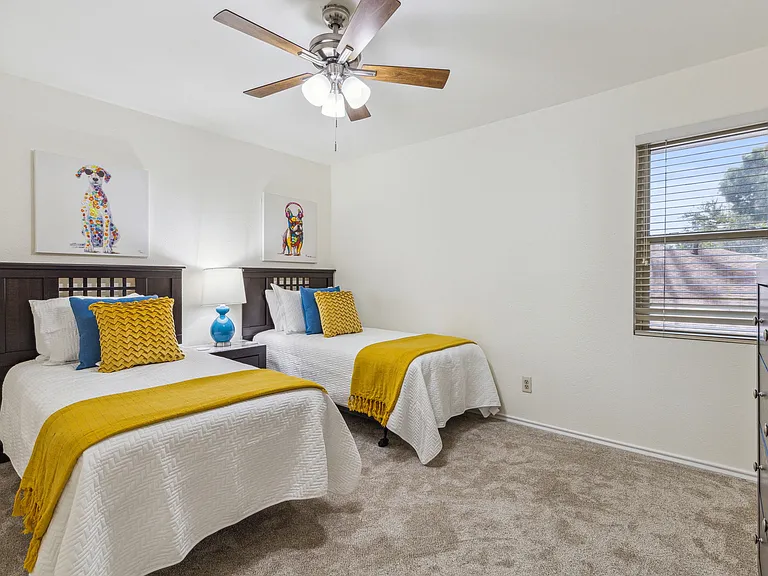 1428 Chatsworth Ln — Photo 13