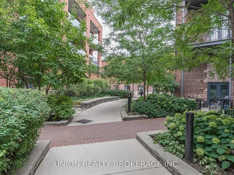 369 Sorauren Ave #105 — Photo 28