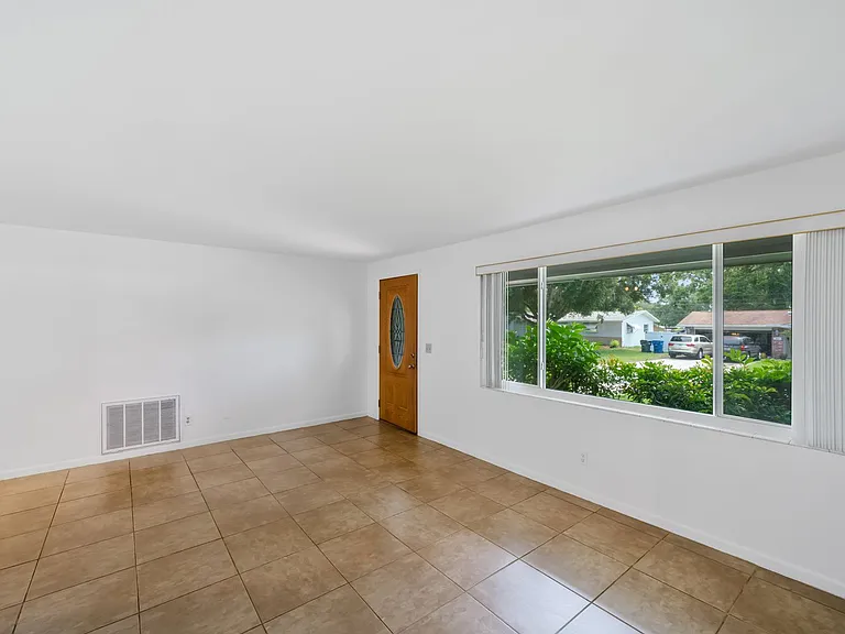 1812 Lady Mary Dr — Photo 4