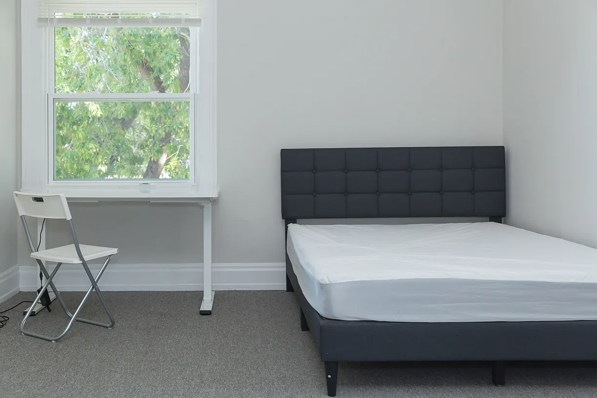 3 bed, 1000 sqft, $4,500 — Photo 2