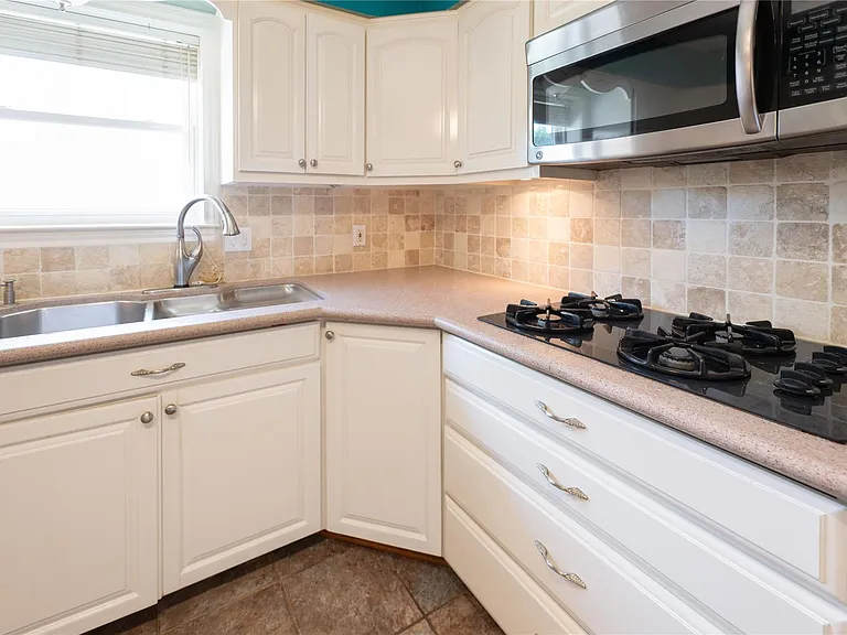 7546 Maple Tree Dr — Photo 15