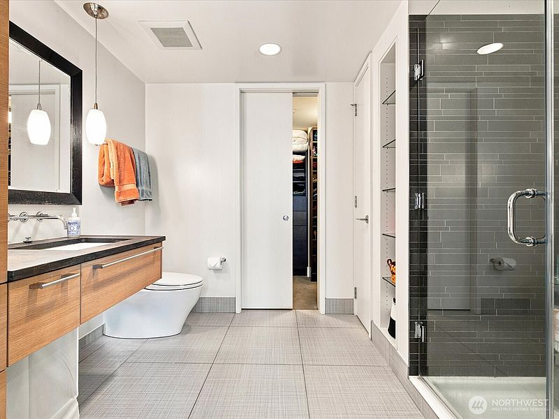 4th image of 820 Blanchard Street #1007