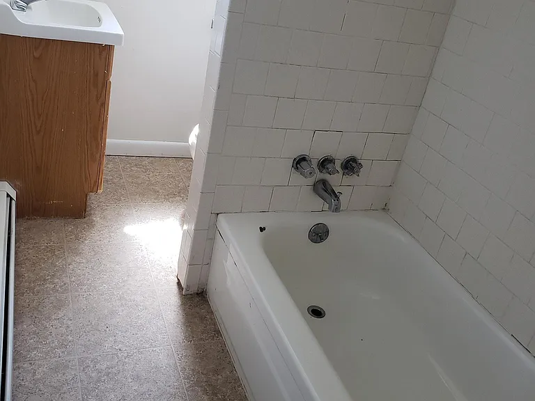 48 Grove St #2F — Photo 3