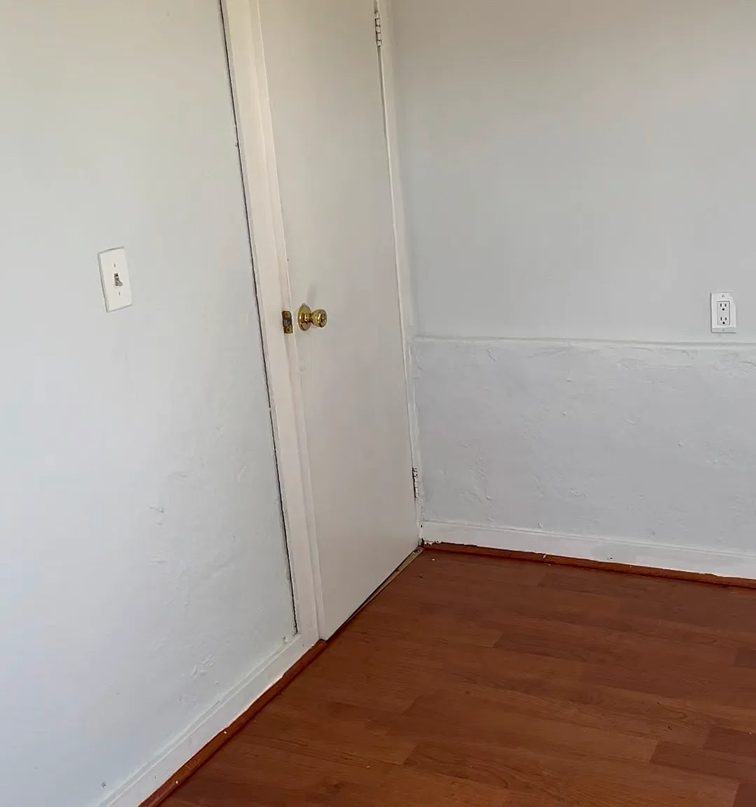 6 bed, 2500 sqft, $1,050 — Photo 3