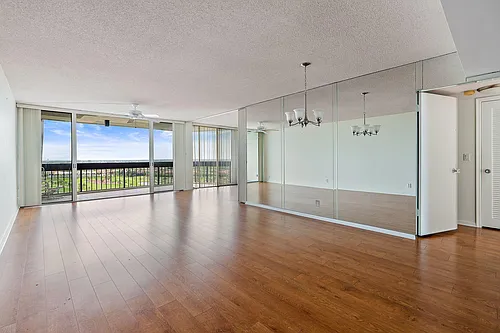 2400 Presidential Way Photo 1