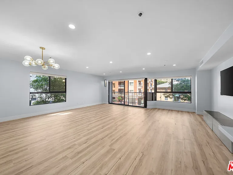 727 S Ardmore Ave #108 — Photo 8
