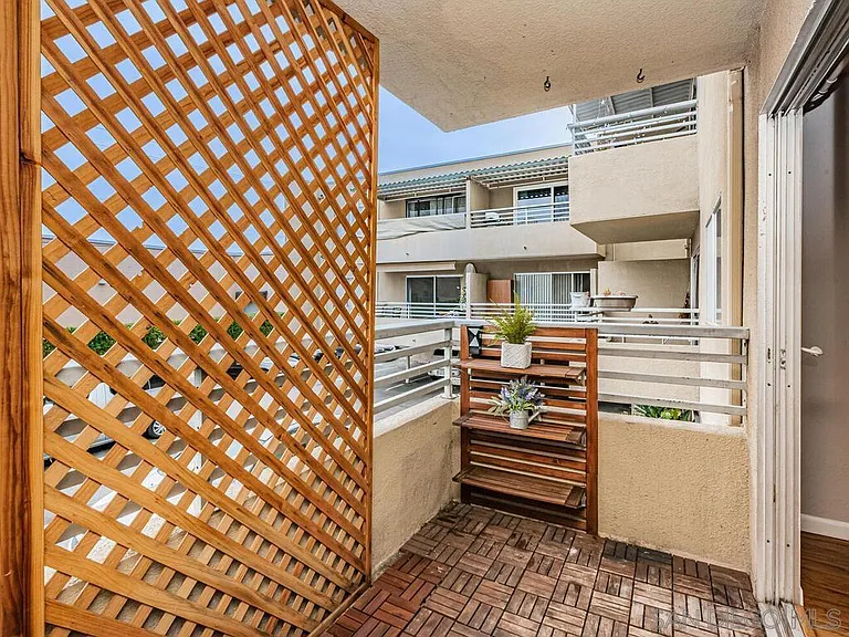 1645 Emerald St #1L — Photo 52