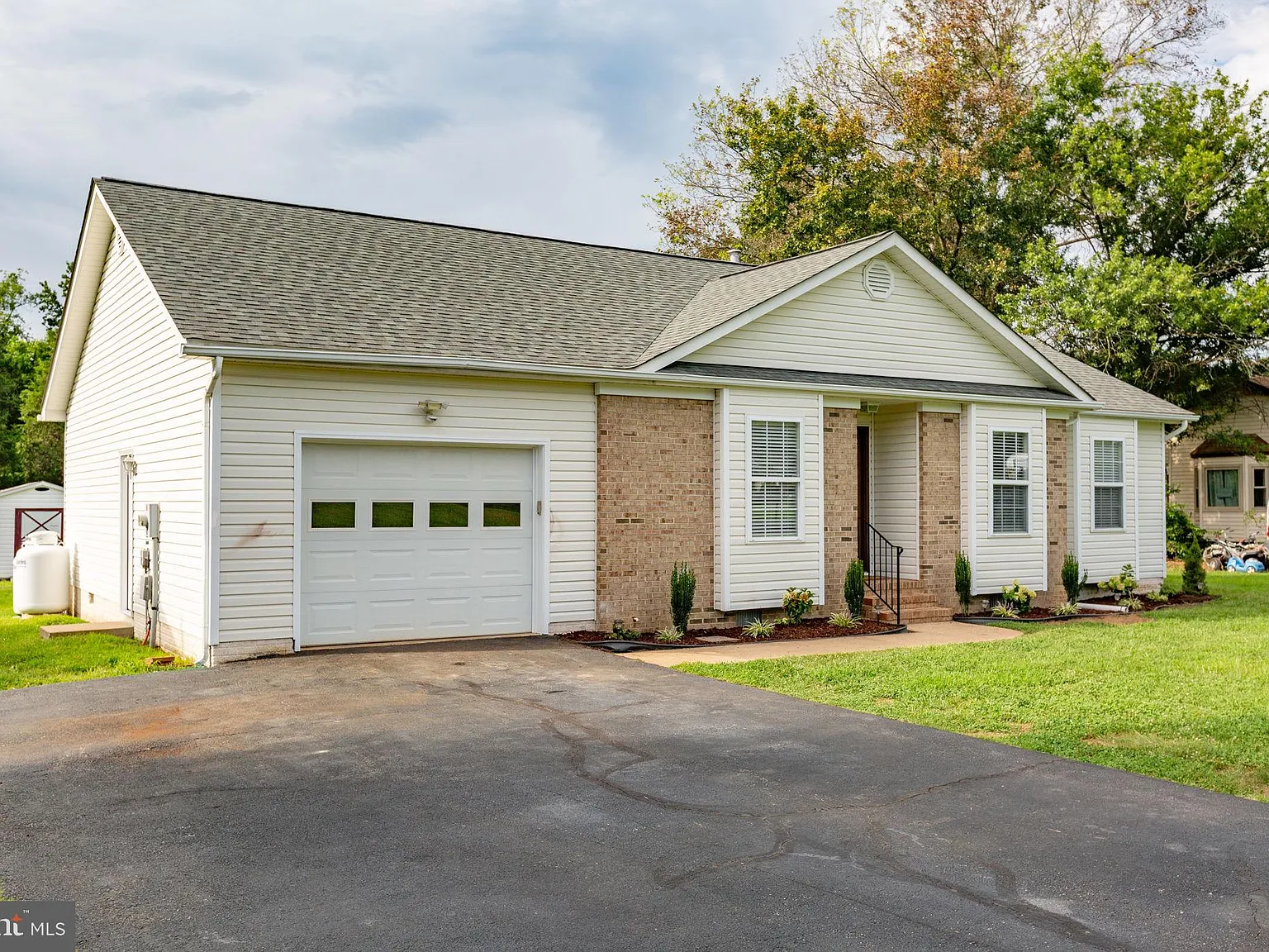 3 bed, 1422 sqft, $2,600 — Photo 3