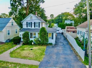 31 Poplar St, Bloomingdale, NJ 07403