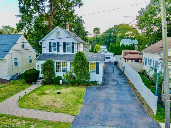 31 Poplar St, Bloomingdale Boro, NJ 07403