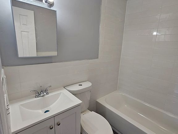 4th image of 76-78 Winthrop St #B3