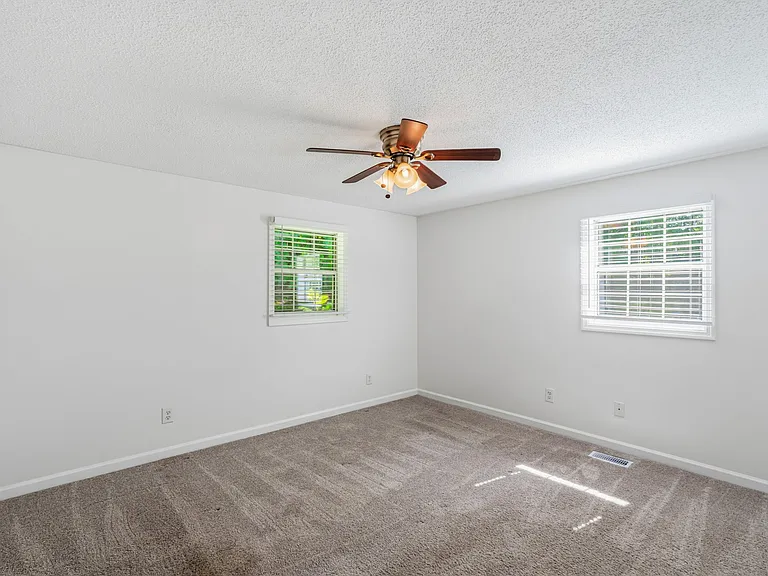 1229 Everett Rd — Photo 20