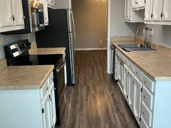 4th image of 818 Mill Landing Rd