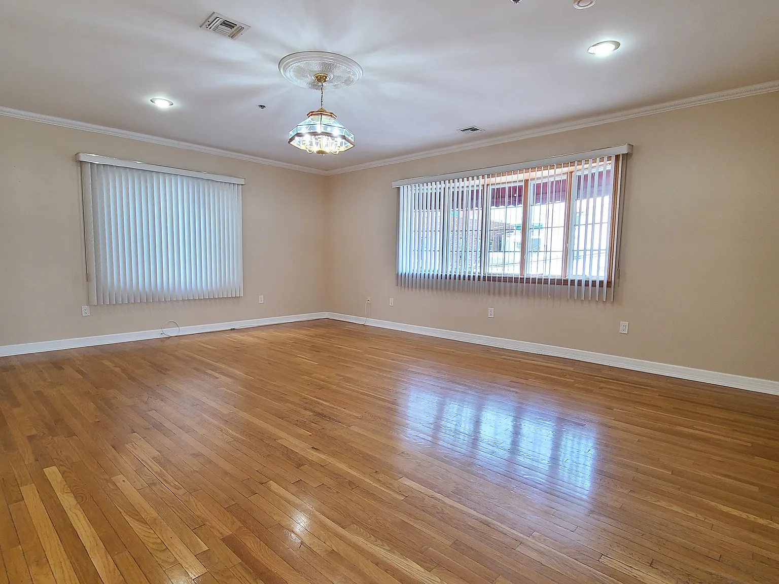 2 bed, 900 sqft, $1,350 — Photo 3