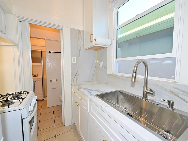 Brand NEW KITCHEN w/ beautiful milano quartz countertop + high-end tiled backsplash