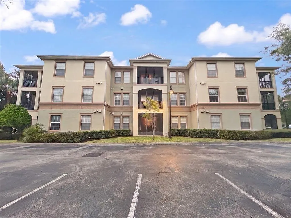 3 bed, 2.0 bath, 1332 sqft, $2,550 — Photo 1