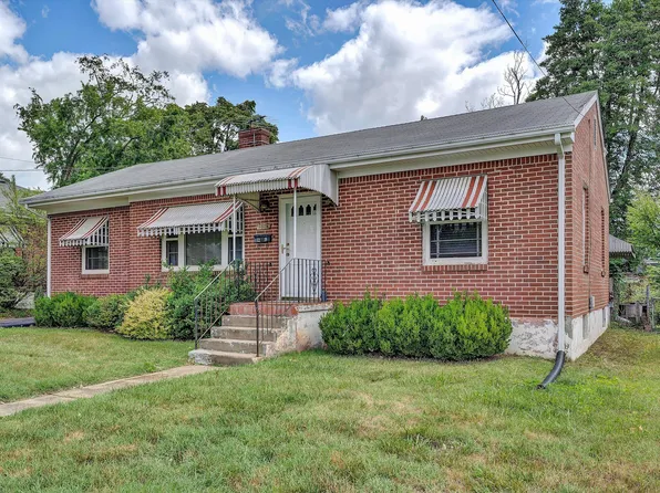 5219 Hearthstone Rd NW, Roanoke, VA 24012