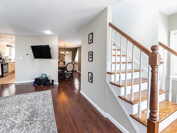 4th image of 164 Baisley Ave
