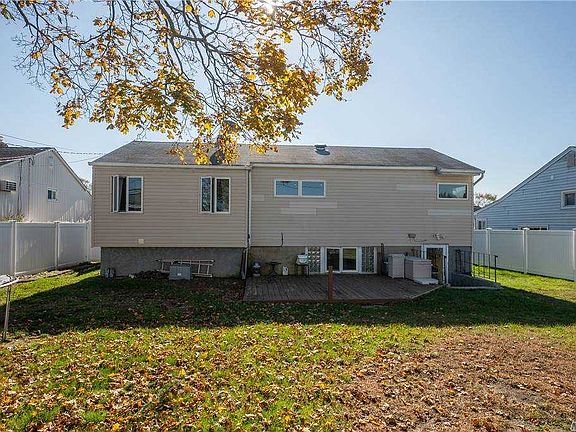 5th image of 3819 Dianne St