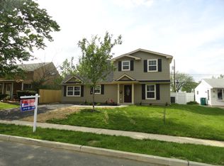 29 Whitewood Dr, Levittown, PA 19057