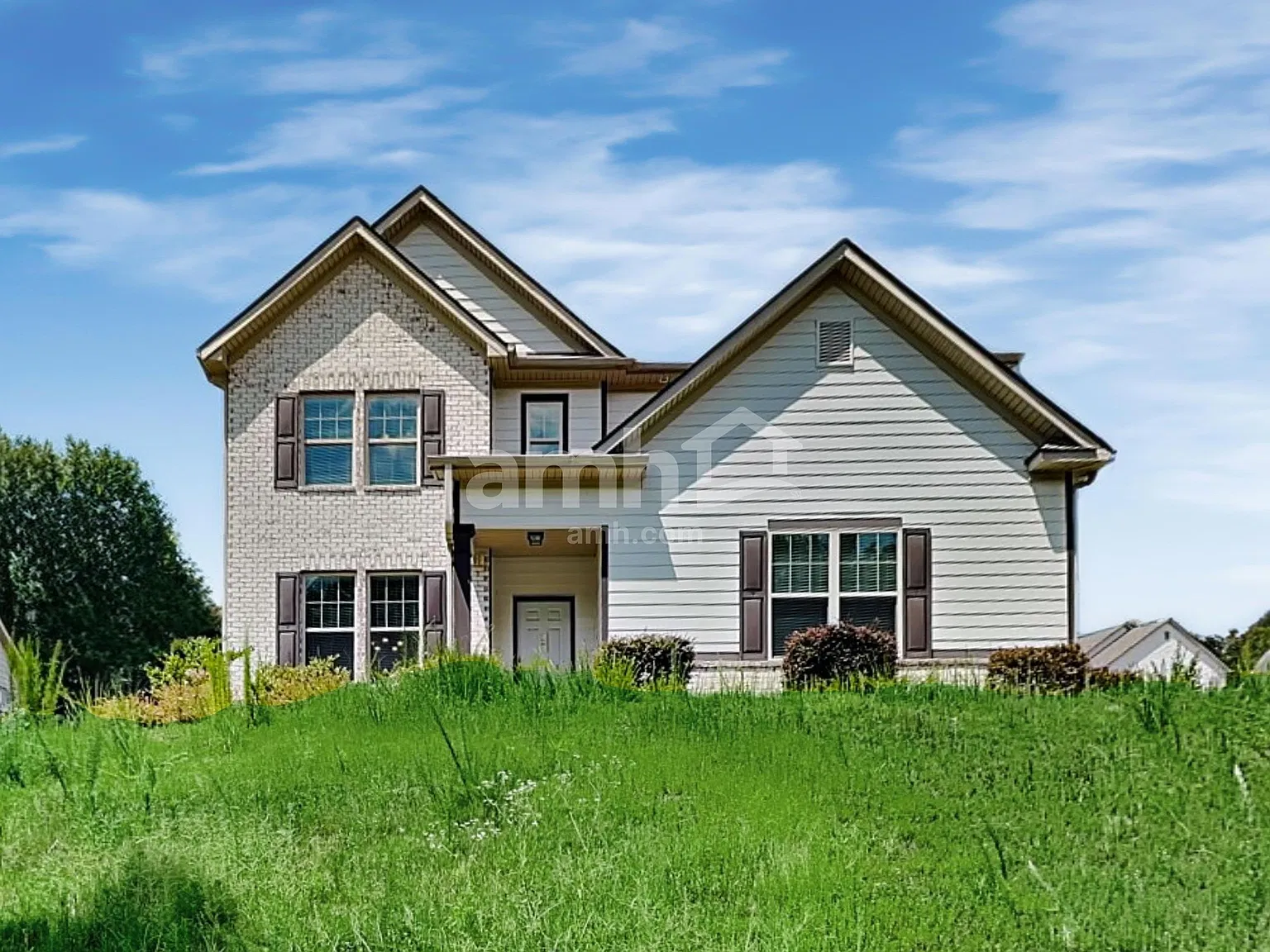 4 bed, 3.0 bath, 2572 sqft, $2,610 — Photo 1