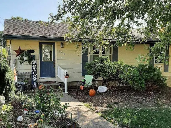 308 S D St, Albia, IA 52531