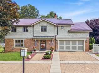 320 Robertson Rd, Hermitage, PA 16148