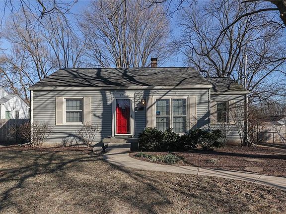 5th image of 5211 Rosslyn Ave