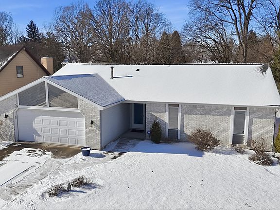 3rd image of 723 Pinehurst Dr