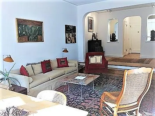 Sold by R New York | media 6