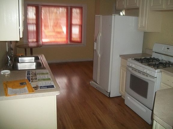 4th image of 213 S Cedarcrest Dr