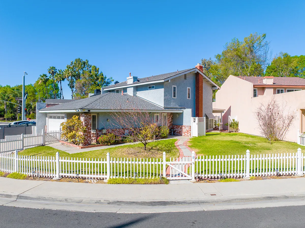 Building Photo - 13233 Oakwood Ln