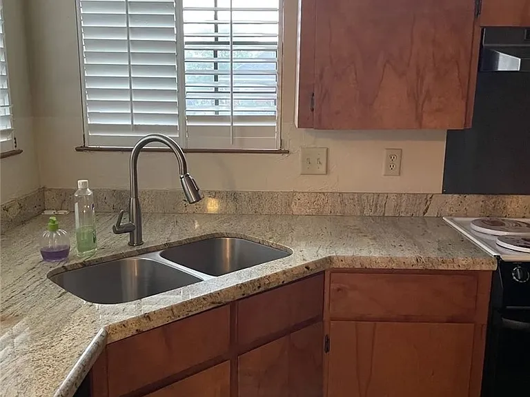 4713 Pembrook Ln — Photo 7