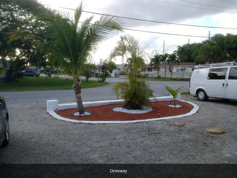 4850 SW 41st Ave — Photo 2