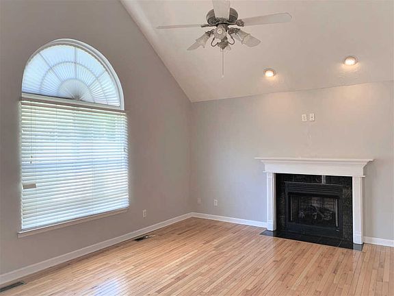 2nd image of 52 Flatstone Dr