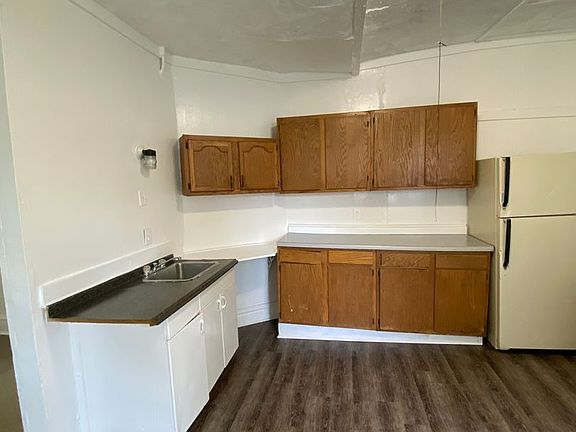 3rd image of 913 Walker St Unit 1