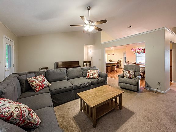 5th image of 7 Skylark Ct