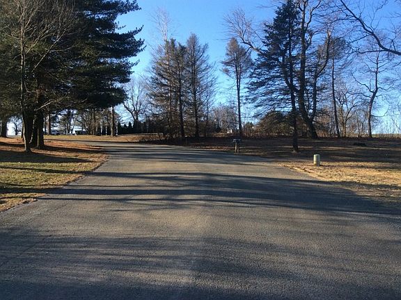 5th image of 63 Orchard Dr