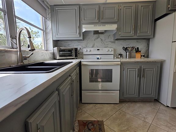 5th image of 4047 NW 16th Street #302