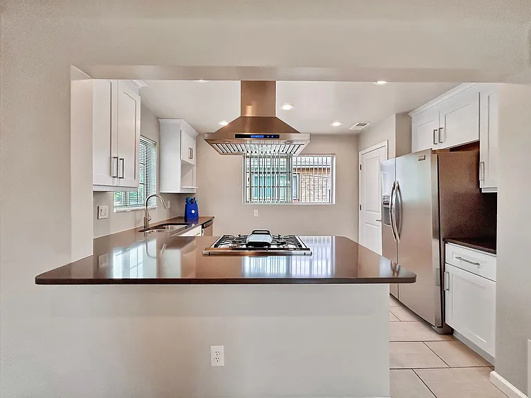 Sloan's Lake: 2-Bedroom Unit With High-End Finishes — Photo 7