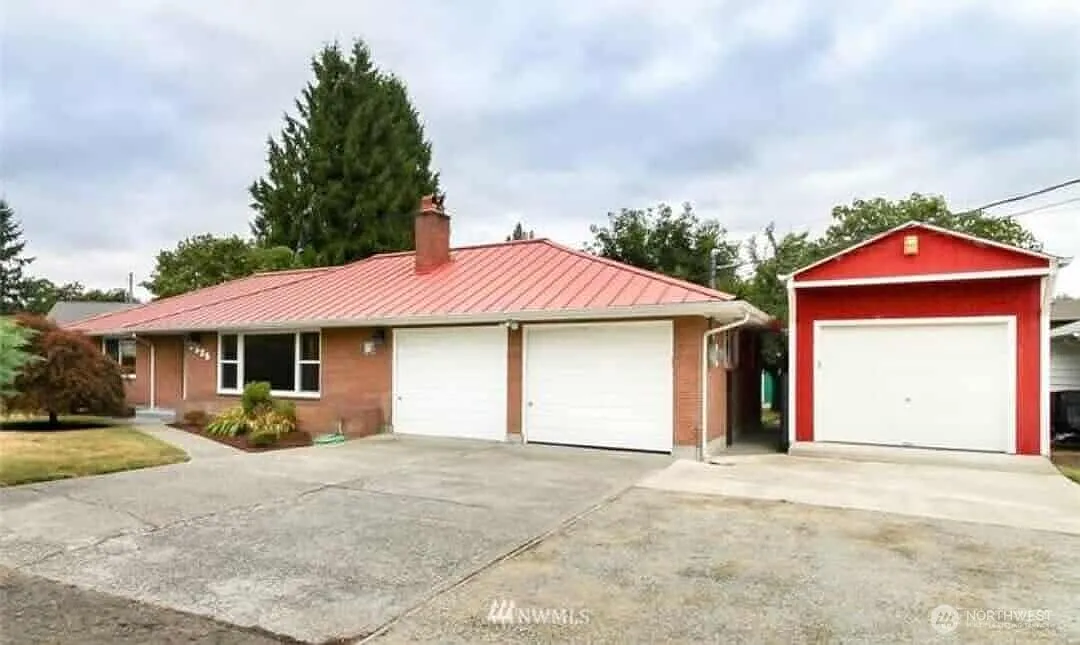 2525 Circle Drive E photo 1