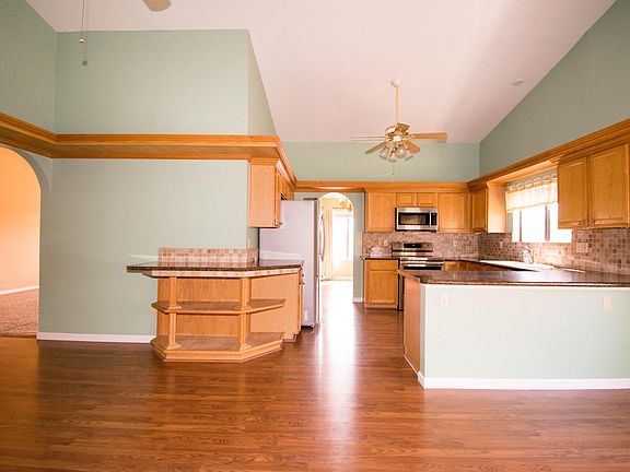 5th image of 8104 S Carbury Way