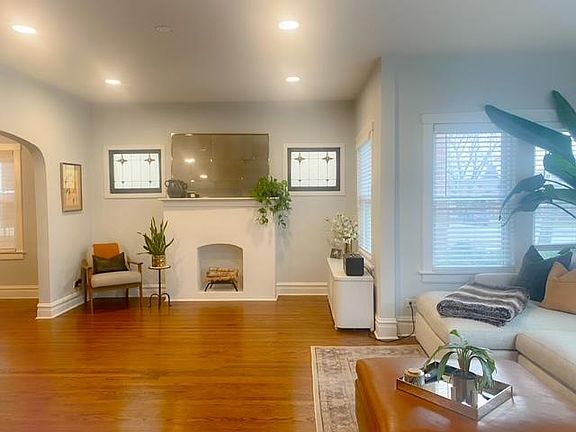 3rd image of 5107 N Lowell Ave