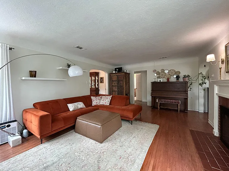 2190 Oregon Ave — Photo 5