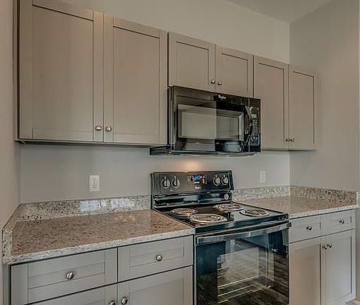 3rd image of 718 Pippin Dr