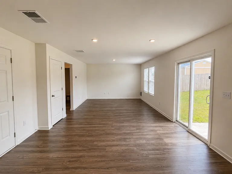 308 London Ct — Photo 6