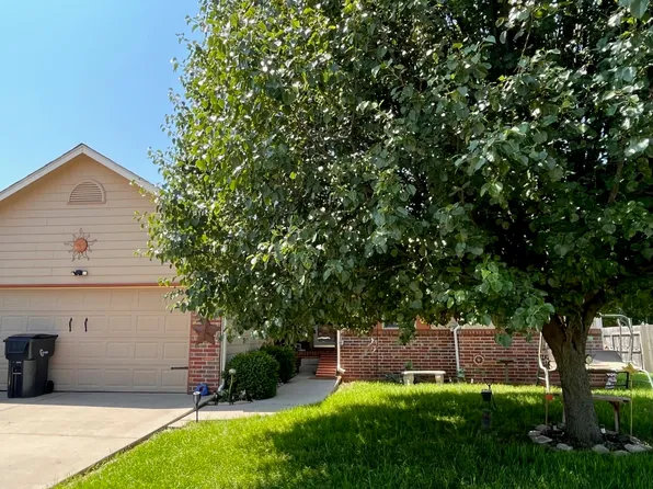 913 Country Ln, Newton, KS 67114