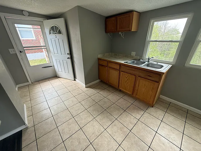 300 Thornton Ave — Photo 8