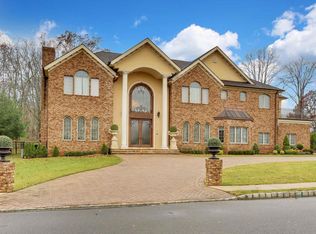 13 Iris St, Eatontown, NJ 07724