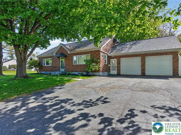 1445 Springhouse Rd, Allentown, PA 18104